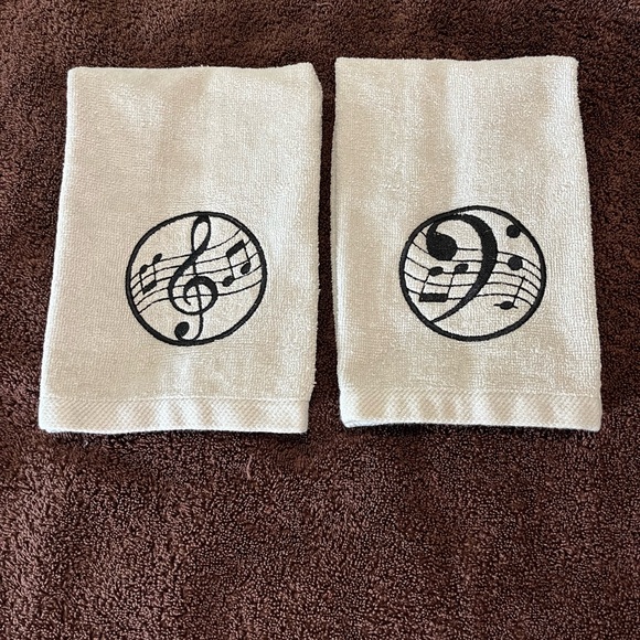 Handcrafted embroidered 100% cotton music theme finger towels set - Picture 1 of 5
